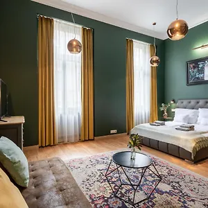 The Pearl Of The Heart Of , Budapest Hongrie